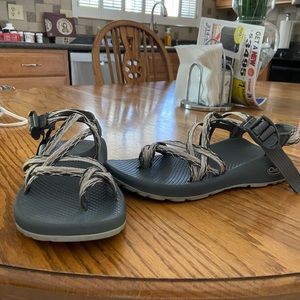 Grey/white Chocos sandals